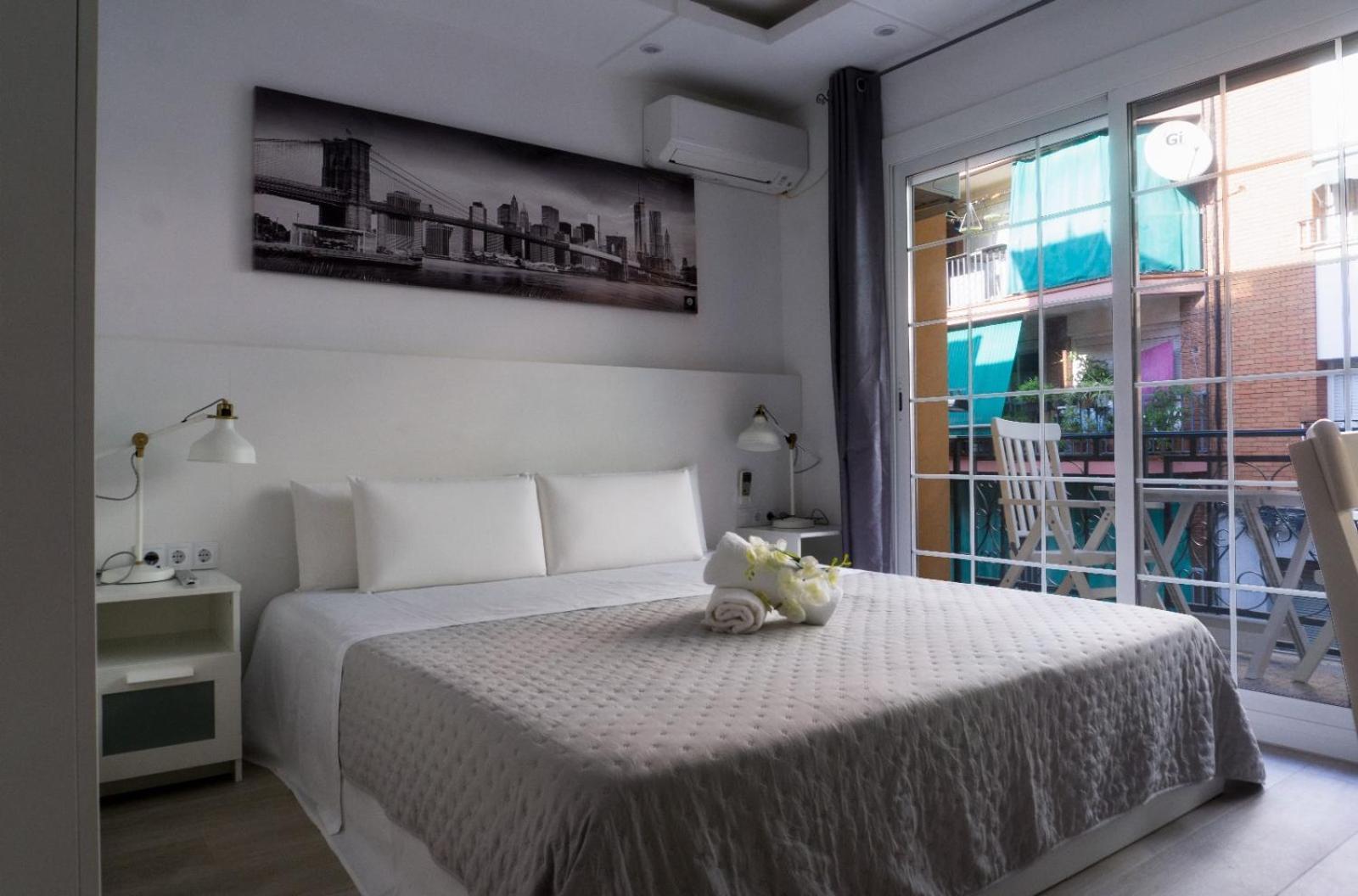 Warm Harbor Apartment Santa Coloma de Gramenet Bagian luar foto