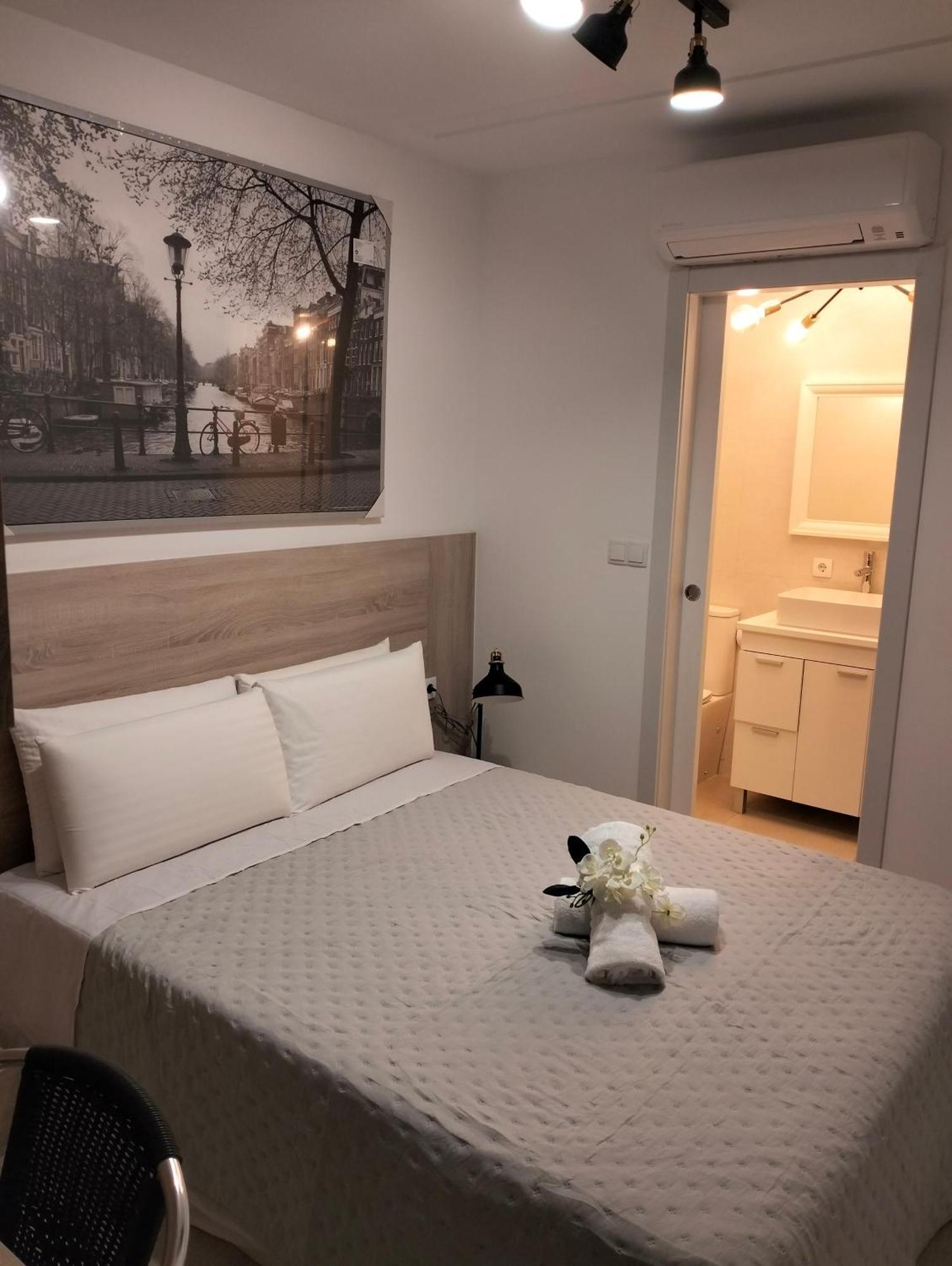Warm Harbor Apartment Santa Coloma de Gramenet Bagian luar foto