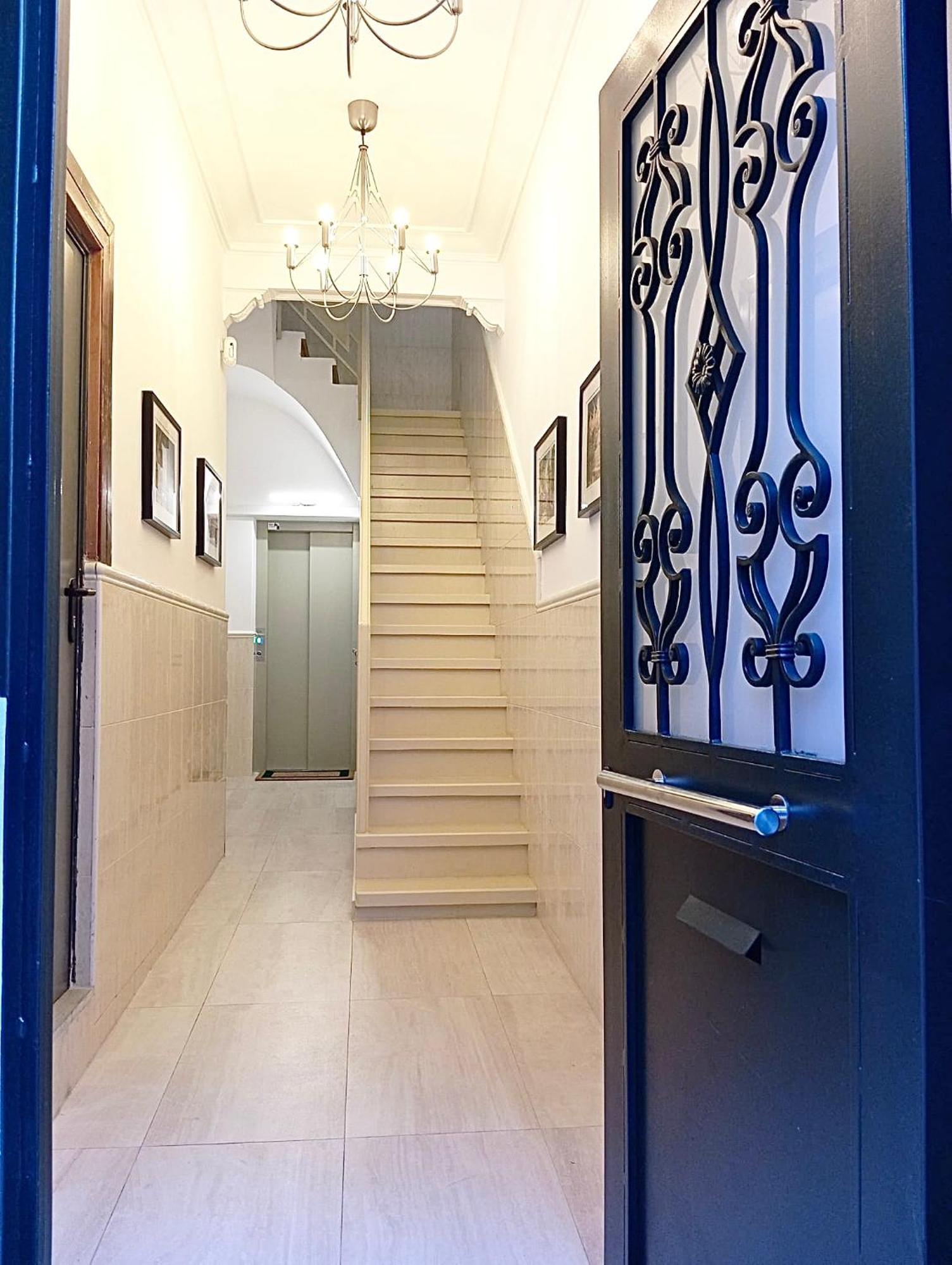 Warm Harbor Apartment Santa Coloma de Gramenet Bagian luar foto