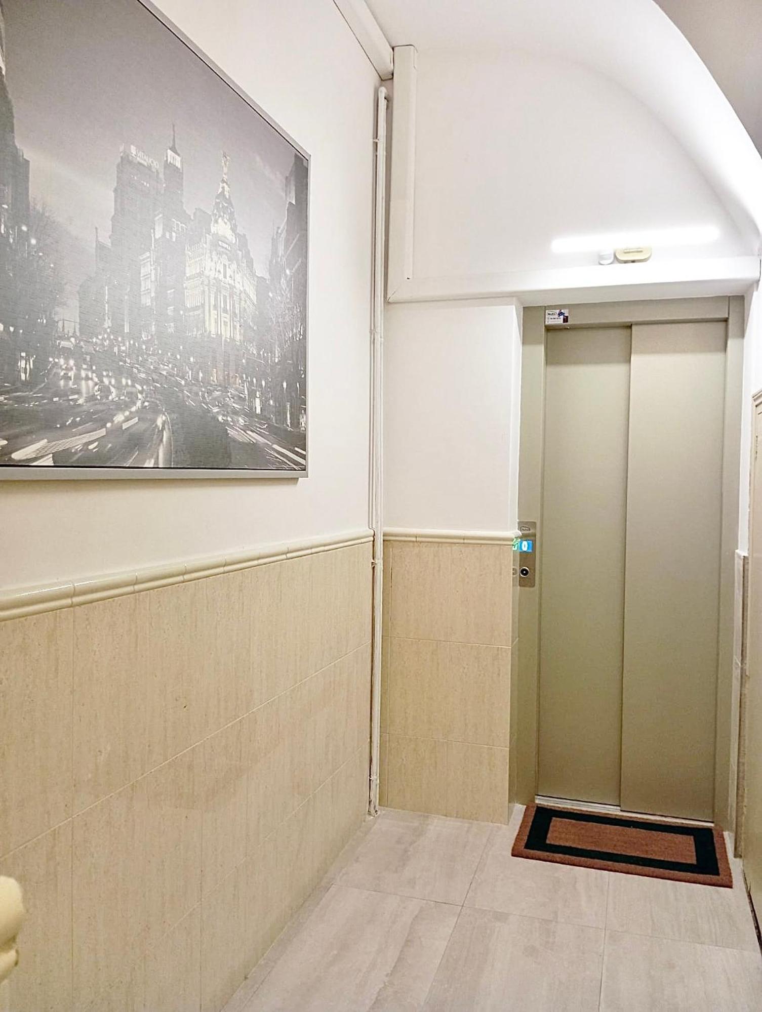 Warm Harbor Apartment Santa Coloma de Gramenet Bagian luar foto